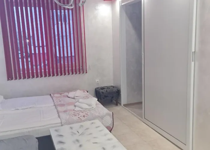 Day And Night Veliko Tărnovo