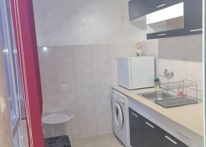 Day And Night Veliko Tărnovo