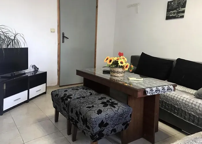 Day And Night Veliko Tărnovo