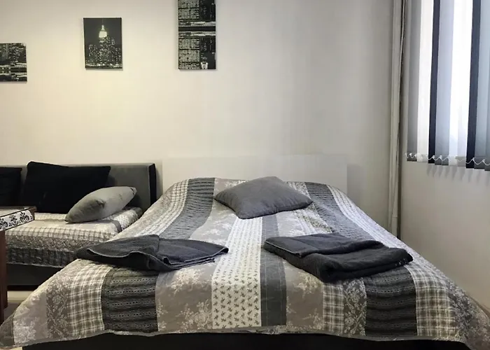 Day And Night Veliko Tărnovo